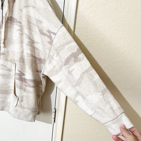 SOLD! [American Eagle] Ladies Neutral Camo Hoodie Kangaroo Pocket Oversized L - Picture 3 of 10